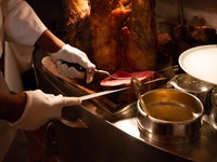 【プレミアム】（販売期間：12/14まで） プライムリブ120gを含む 料理長厳選メニューを楽しめる 全6品のコース＋乾杯シャンパン＋飲み放題付き