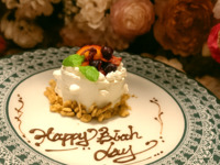 【カジュアル記念日】アニバーサリーケーキ＜4大特典＞付き！『鶏もも肉のグリル×海老のスパイス炒め』等10品6皿(2名様～)