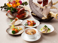 【飲み放題×個室確約：永宝席】北京ダックや東天紅名菜ふかひれと鮑スープ入りの全9品＋忘新年会プラン！18,500円