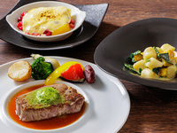 ハーフブッフェランチ 牛フィレ肉のステーキ ガーリックバターソース　【WEB予約特典有】