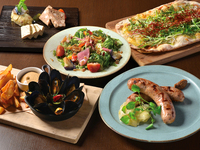 [Réservations possibles uniquement le dimanche de 17h à 18h] « Menu Mugyoi » : 5 grands plats (8 variétés) + 90 minutes de boissons à volonté pour 4 800 yens