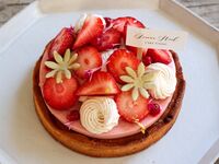 "Rose de Noël" <Strawberry Tart> [14:00-18:00 / Pick up until 18:30]
