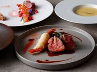 【年末年始！特別コース★乾杯スパークリングワイン】サーモンを使用した前菜や牛サーロイン、有頭海老を堪能！