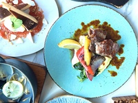 スパニッシュ料理を小皿料理から大満足のメインディッシュ、デザートまで堪能！より楽しんでいただける全11品のプレミアムコース