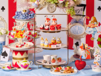 ＜土日祝＞『アリスのストロベリーアフタヌーンティー』“不思議の国のアリス”の甘いお茶会へ誘う　マリアージュフレール1杯＋その他ドリンクお替り自由　12/26～3/15