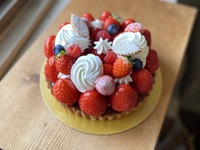 苺のタルト　12cm      (2〜4名様)