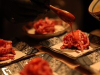 ★Món mới [Món CHÀO MỪNG ĐẾN VỚI NHẬT BẢN] Đây là món ăn cao cấp nhất, nơi bạn có thể thưởng thức những món yakiniku hảo hạng chỉ có tại đây, bao gồm "Thịt bò Tajima thuần chủng huyền thoại", loại thịt bò hoàng gia của thế giới wagyu đã giành được nhiều giải thưởng.