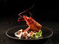 ★ [Hibiki] ~Live spiny lobster and Saga beef~ (dinner) (December 24th-25th)