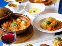 【ディナー】　【カタプラーナコース】　前菜は沢山の種類をちょっとずつカタプラーナ鍋の魚介のスープと豚とアサリのアレンテジャーナのダブルメイン