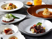 【オンライン予約・ 11/13限定】 プレミアムディナーメニュー、選べるドリンクと中国茶付き 