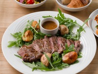 [Buffet + Sirloin Steak] An all-you-can-eat Italian buffet with antipasto and hearty steaks