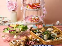【ディナー☆アフタヌーン】桜艶めくピンクブロッサムアフタヌーンティースイーツ付き！『牛ハラミのグリル＆鶏もも肉のシュラスコ×チーズリゾット』など8品5皿