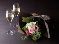 Strawberry Shortcake + Toast Champagne + Bouquet