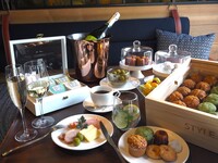 【2:30 PM～5:00 PM Only】 Afternoon snacks and free-flow drinks - including alcohol