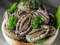 【アワビ＆ステーキコース】活エゾアワビの鉄板焼+神戸ビーフ　ステーキ