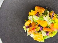 Exploring Encounter　　　　　　　        　　　　　　        “探究する邂逅”        　　　　　　　　　　　　　　　　　　　　　　お野菜のスペシャリテ「繋ぐ-TSUNAGU-」を含まないコースとなっております。※ランチのみ選択して頂けます。