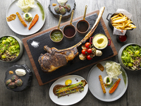 【4名様～10名様/1日1組限定】熟成国産トマホーク 2kgをライブグリルで堪能できる特別ディナーコース「ザ・トマホークテーブル」