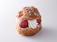 スーパーあまおうシュークリーム￥1,760（サ料15％別）※現地決済