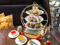 オフィシャルWeb限定最安値【苺のアフタヌーンティー】キュートな3段スタンド＆カフェフリー(平日限定)