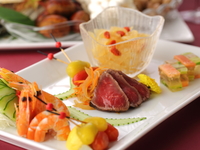 [Limited Time Offer] Enjoy the Lotus Course with luxurious ingredients such as abalone, Peking duck, and crab claws, plus receive a free meal for one person when booking with 3 or more people!