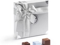 アルマーニドルチ　ウィンター限定　プラリネ9個入