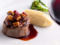 (Dec 24,25) CENTRUM Christmas Dinner + Glass Champagne