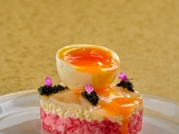 12月1日起 - 【牛蜜菜套餐】让您从头到尾尽享牛蜜菜的美味。我们提供泡芙卷心菜汤、冬蚝汤配蛋黄酱、菲力牛排奶油蛋卷三明治，以及蓬松嫩滑的“石烤”牛肉蛋包饭！