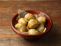 生海苔入り揚げピッツァ”ゼッポリーネ”