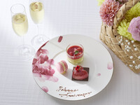 Weekends & Holidays: Sweets Buffet with a Toast of Sparkling Wine and Table Decorations – Adults ¥6,900