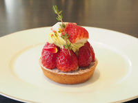 イチゴとピスタチオのタルト