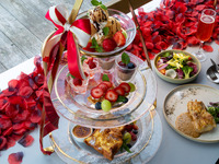 [Lunch & 90 minutes of free flow included] Luxurious Amaou Afternoon Dessert Lunch Set