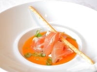 【官方最低價格保證】含一杯非酒精飲料【保證靠窗座位】精緻晚餐套餐【平日及週日限4人】