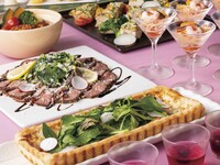 [Saturdays, Sundays, and public holidays lunch buffet for adults /no time limit] Including the cotton candy time that is very popular with children, we also have all-you-can-eat domestic beef roast beef and freshly fried tempura.