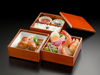 1/10〜　洋食3段重￥4,180