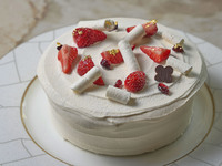 Brown sugar and strawberry shortcake 18cm (recommended for 5-6 people)