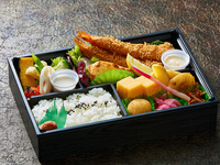 Fish Box 洋食屋さんの海老フライとサーモンチーズ焼き