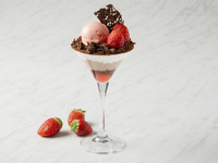 Limited edition parfait included [Strawberry x Chocolate Afternoon Tea Set]