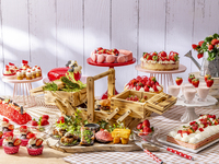 [Weekends and Holidays] Meat Afternoon Tea with Strawberry Sweets Buffet with a Toast Drink Included!