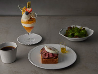 Steak toast breakfast with Parfait Bambi [¥3,800 (excluding tax)]