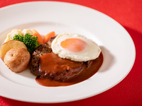 【ウェブ特典1ドリンク付き】昭和浪漫ランチ　デミグラスハンバーグ（ライス付き）