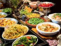 １月◇月～金曜日・祝前日◇90分制「アジアンスパイスとたっぷり野菜で、抗酸化作用や血行促進、デトックス効果などで、内側から肌の健康をサポートするエスニックランチビュッフェ」