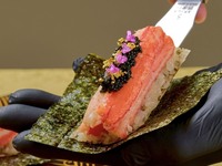 期間限定1月31日まで。個室確約！【年末年始特別コース】飲み放題付き！新商品「厳選和牛の蟹ユッケドッグ」「厳選ヒレ肉のブリオッシュカツサンド」「厳選焼物7種」「海苔冷麺」をご提供。