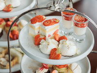 【土日祝】季節限定 ORIENTAL AFTERNOON TEA　“ストロベリー”アフタヌーンティースタンド＋ノンアルコールフリードリンク