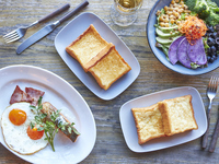 【土日祝テラスブランチ】　”MERCER BRUNCH”特製フレンチトーストのついたコース料理3品×2drink