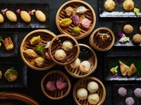 Unlimited dinner buffet on weekends and holidays (adults) with drink bar
