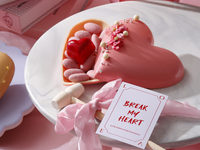 割って楽しむハート型サプライズチョコレート 『 Break My Heart ！ピンク』