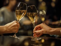 [1/1~] [Guaranteed Window Seat] Anniversary Plan (Includes 1 bottle of Moët Imperial + your choice of 2 bar foods)