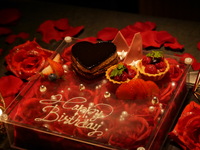 【기념일~백화요란~(2/16~2/28)】건배 오리지널 칵테일 첨부 ☆심홍의 장미 BOX케이크로 축하★겨울의 특별 코스(건배/오페라의 하트 케이크 첨부)