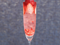 乾杯【いちごのスノークリスタル】付！！　アフタヌーンティー「夢を包み込んだスノードーム」