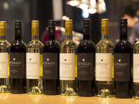 [Rotisserie chicken course + 6 types of selected wines all-you-can-drink]